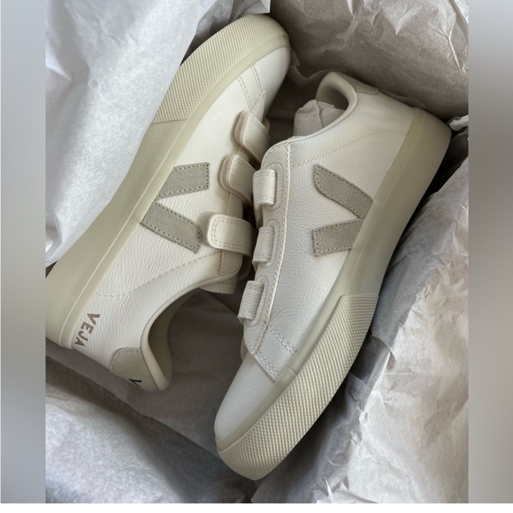 1 size 6 🔹NEW IN BOX Veja Recife sneakers